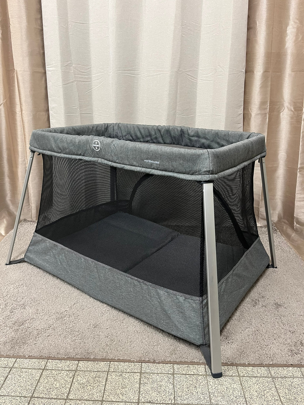 Lit parapluie Lightbed+ vertbaudet gris chiné – très bon état